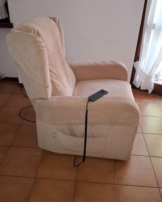Poltrona motorizzata per anziani