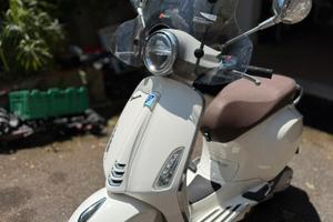 Vespa Primavera 150 - Stile & Libertà