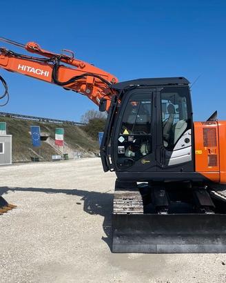 ESCAVATORE CINGOLATO HITACHI ZX 135 US-5B