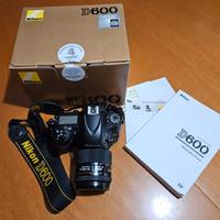 Nikon D600 con obiettivo 