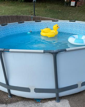 Piscina circolare completa di accessori