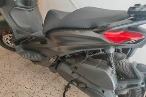 piaggio Beverly 400 hpe Deep black solo 1000 km