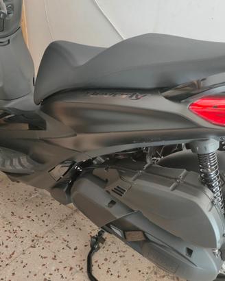 piaggio Beverly 400 hpe Deep black solo 1000 km