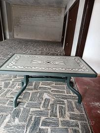 tavolo e ombrellone  da giardino