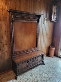 Cassapanca in legno con appendiabiti
