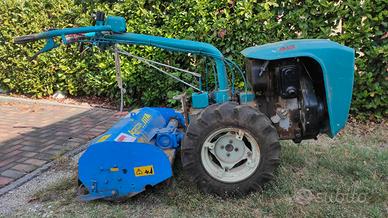 Motocoltivatore completo di accessori