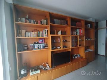 Grande Parete Attrezzata / Libreria in Legno + Cub