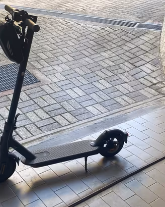Monopattino elettrico XIAOMI - COME NUOVO