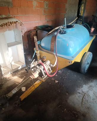 Botte per trattamenti 600L con pompa