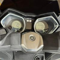 Yamaha Xmax momodesign