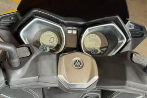 Yamaha Xmax momodesign