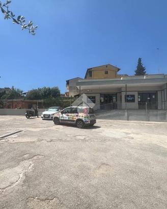 NEGOZIO A MARANO DI NAPOLI