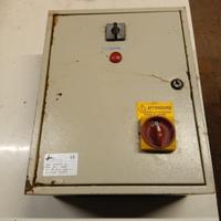 Quadro elettrico 230 v da revisionare