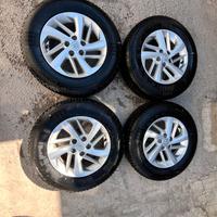 4 cerchi Hyundai Tucson r16 completi di gomme