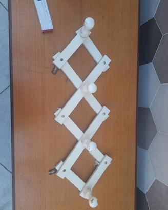 Appendiabiti a fisarmonica vintage in legno bianco