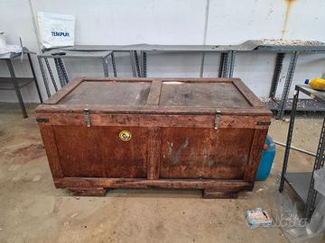 Baule in legno massello vintage