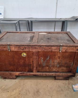 Baule in legno massello vintage