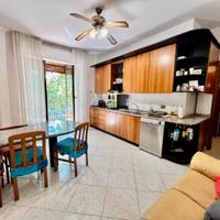 Camera tutta arredata vicino alla metro