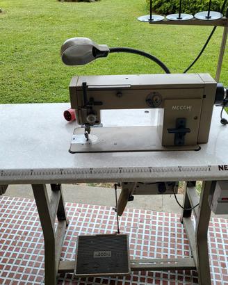 macchina da cucito Necchi