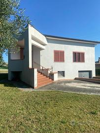 Casa indipendente con ampio terreno a Nereto