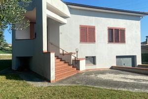 Casa indipendente con ampio terreno a Nereto