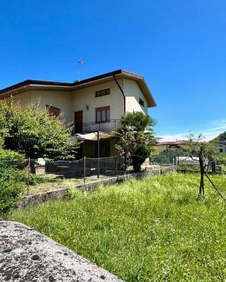 CASA INDIPENDENTE: spazio e luce in una cornice...