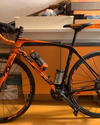 Bici da corsa KTM monoscocca in carbonio