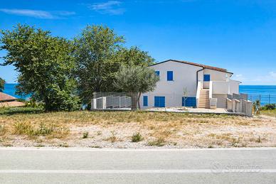 Villetta sul mare con giardino, last minute