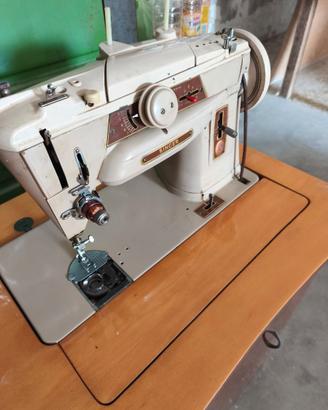 Macchina da cucire Singer Model 401 M