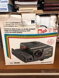 Proiettore diapositive su muro anni 90