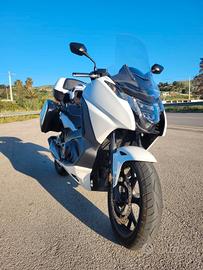 Honda integra 750