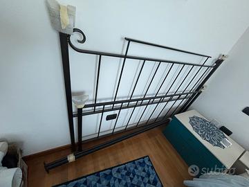 Letto matrimoniale in ferro ramato