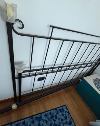 Letto matrimoniale in ferro ramato