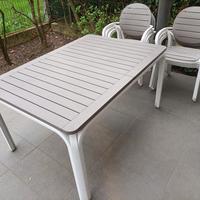 Tavolo e 6 sedie da giardino