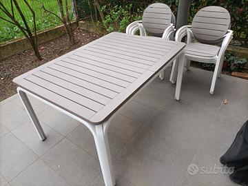 Tavolo e 6 sedie da giardino