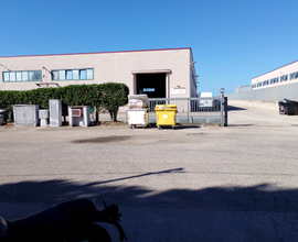 Capannone sito in Via Calvi Pomezia