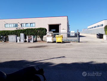 Capannone sito in Via Calvi Pomezia