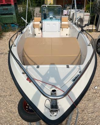 Barca con motore 40 hp e carrello