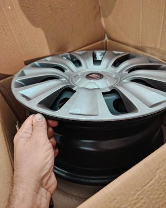 3 Cerchi 16" con borchie marchiato fiat