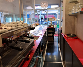 Bar con laboratorio di pasticceria