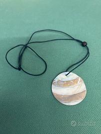 Collana con ciondolo in madreperla