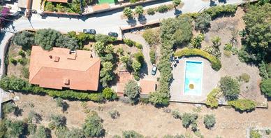 Elegante villa con piscina