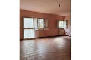 Immobile di 310 m² con 3 locali a Capannori