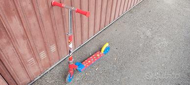 monopattino a 2 ruote super mario