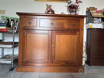 Credenza in legno massello – stile classico