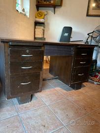 Scrivania antica