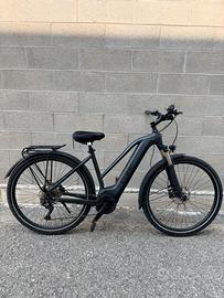 Bici Cube Kathmandu Hybrid  625 solo 300 km