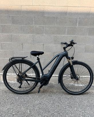 Bici Cube Kathmandu Hybrid  625 solo 300 km