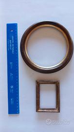 Due cornicette in legno con tracce di doratura