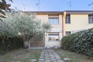 VP15 VILLETTA A SCHIERA IN CENTRO AD ANZOLA CON GI